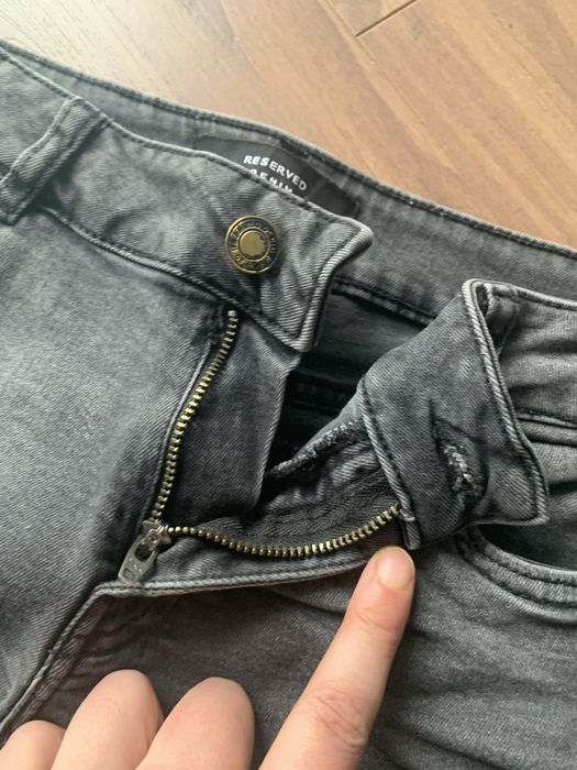 Damskie spodenki z czarnego jens Reserved