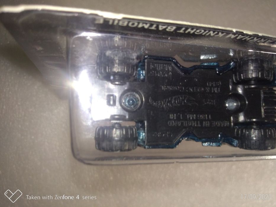 Die-cast Carro 2014 hot wheels batman : arkham knigth batmobile Selado