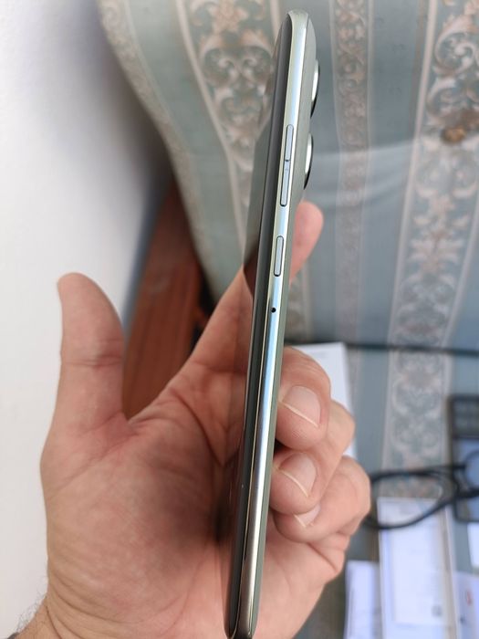 Motorola Edge 60 Pro , 512GB/12Gb Ram - fatura/garantia Vodafone até Março 2029