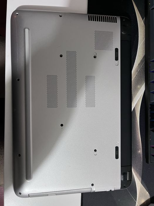 Ноутбук HP Pavilion 15-ab007ur