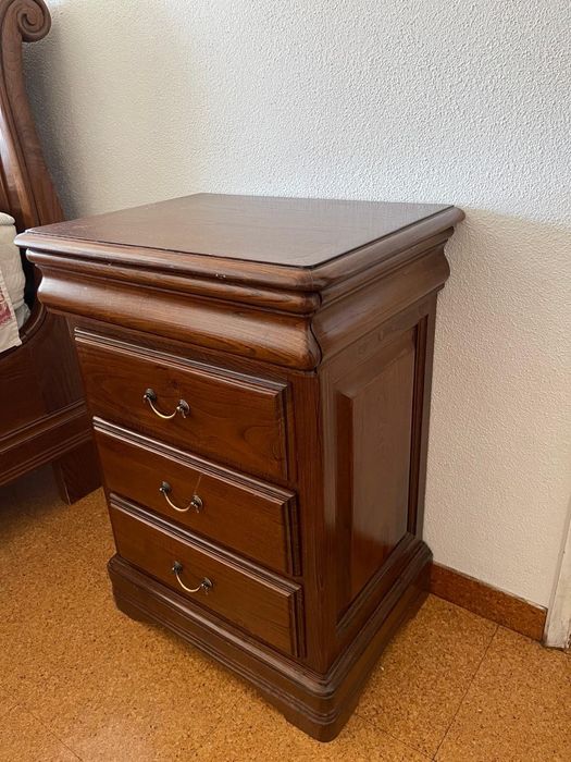 Mobília de quarto em cerejeira maciça