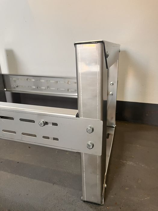 Regulowany stojak pod pompę ciepła ze stali nierdzewnej