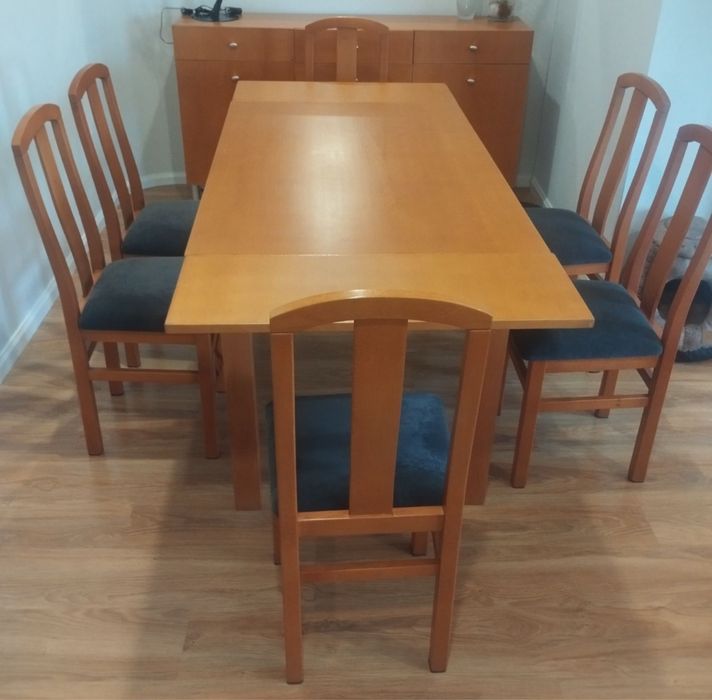 Mesa extensivel com cadeiras