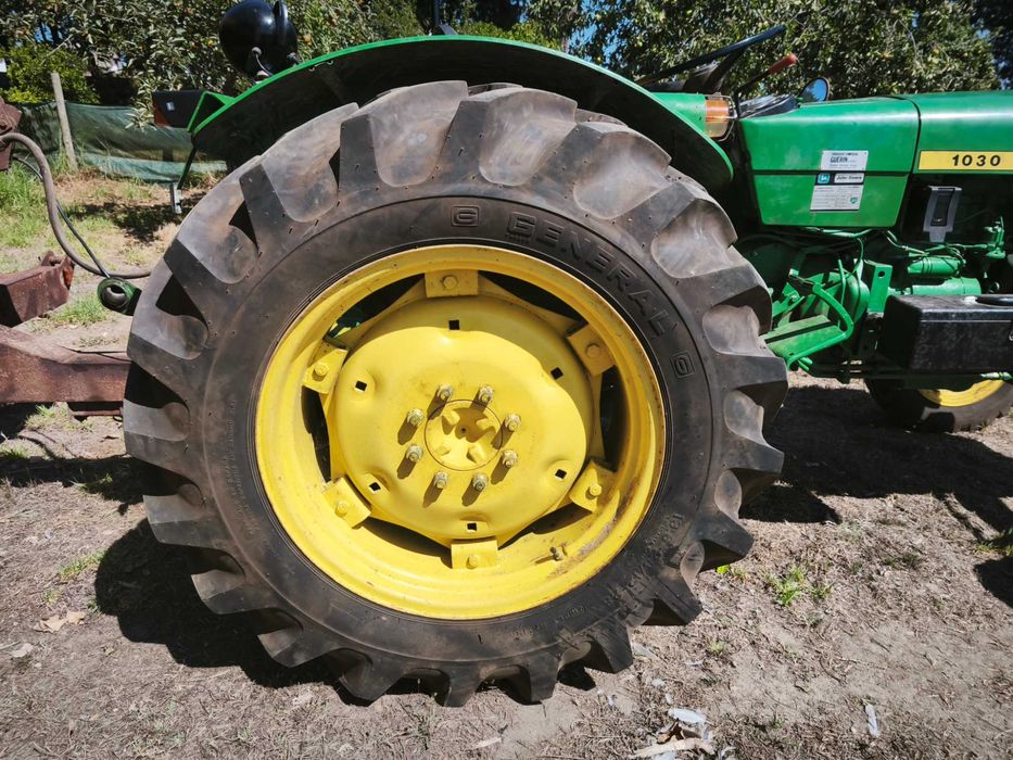 Tractor John Deere + atrelado+ charrua
