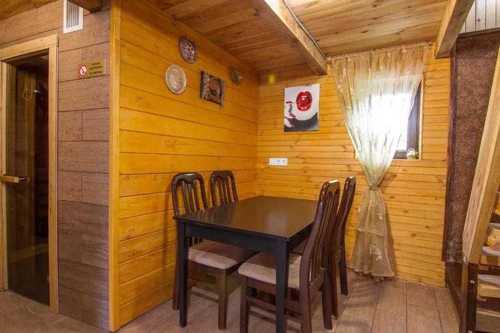 Будинок подобово з басейном та сауною у Гатному МТеремки.