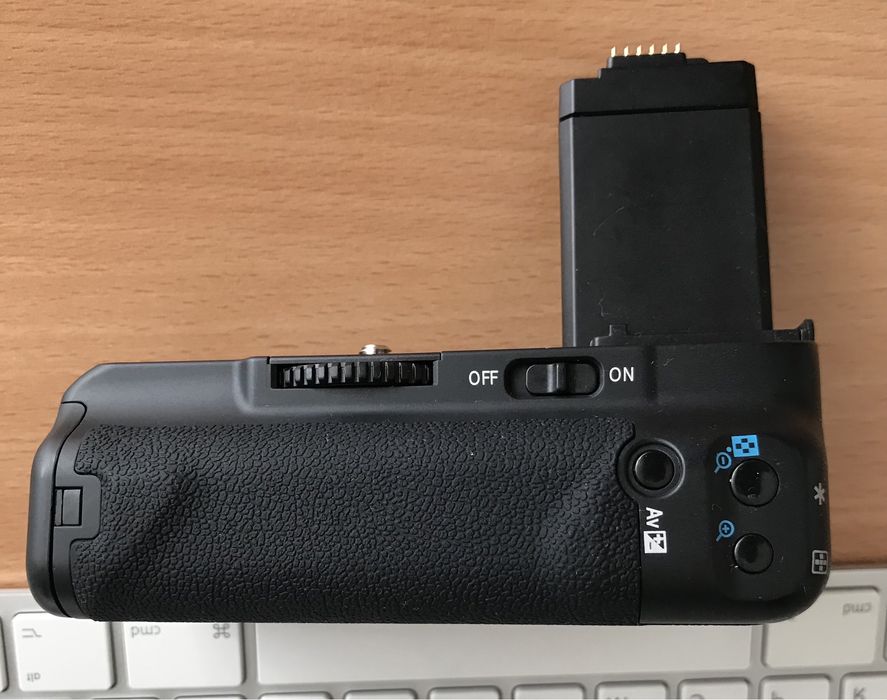 Батарейний блок Meike MK500D Battery Grip for Canon