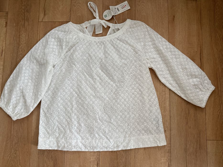 Натуральна блузка з англійським шиттям