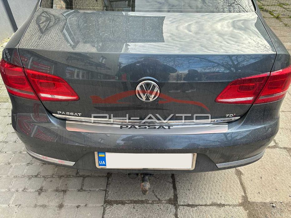 VW Passat B6 Седан / Passat B7 Європа  накладка на задній бампер хром