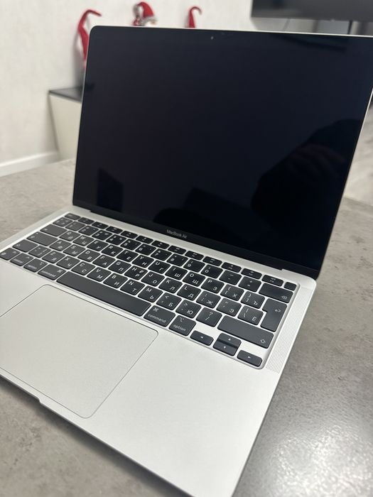 MacBook Air M1 2020 (A2337) — на запчастини / не вмикається