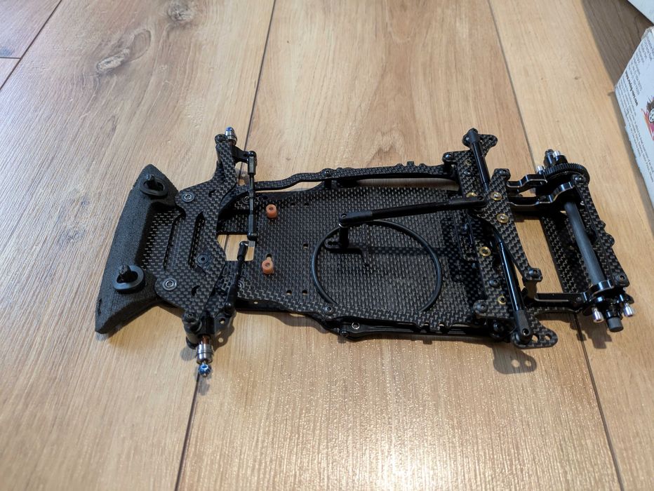 Model  Schumacher Eclipse 3 pancar, 1/12 bez elektroniki