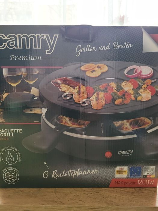 Domowy elektryczny grill raclette.