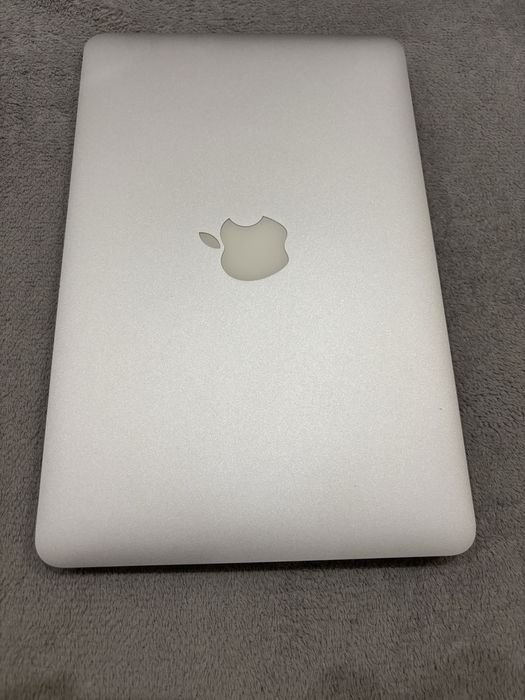 Macbook Air 11,6 rok 2015 dysk 128ssd 4gb ram. Idealny.