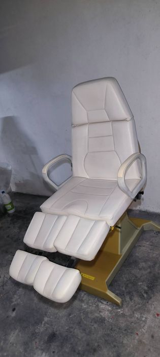 Poltrona hidráulica articulada para tratamento de pedicure ou de podol