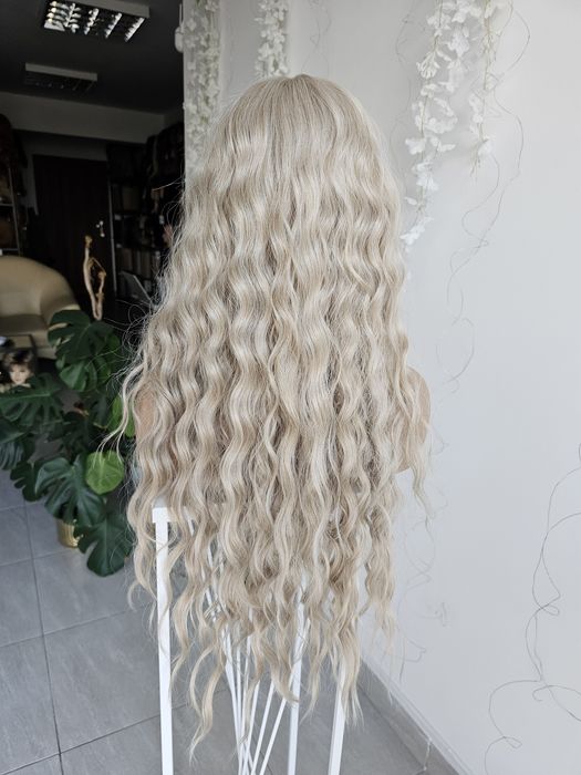 Długa peruka premium Aniela słowiański blond lace front naturalny efek