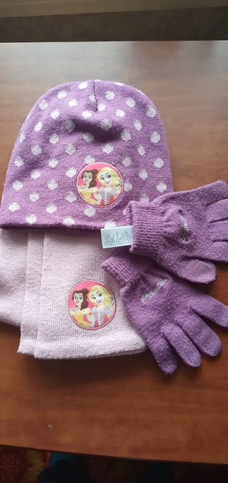 Шапка і аксесуари для дівчинки