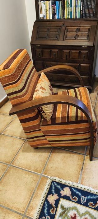 Poltrona em tecido com almofada