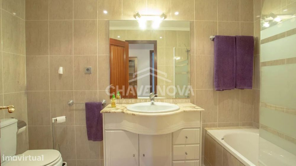 Apartamento T2 com Varanda e Garagem Box