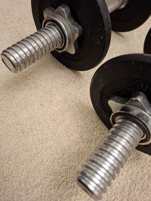 Barras e pesos perto 30kg + barras