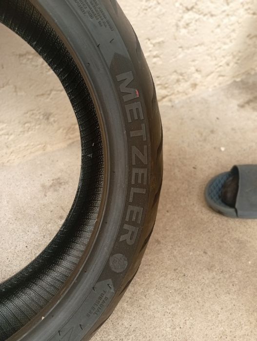 180 55 17 zr Metzeler Roadtec 01