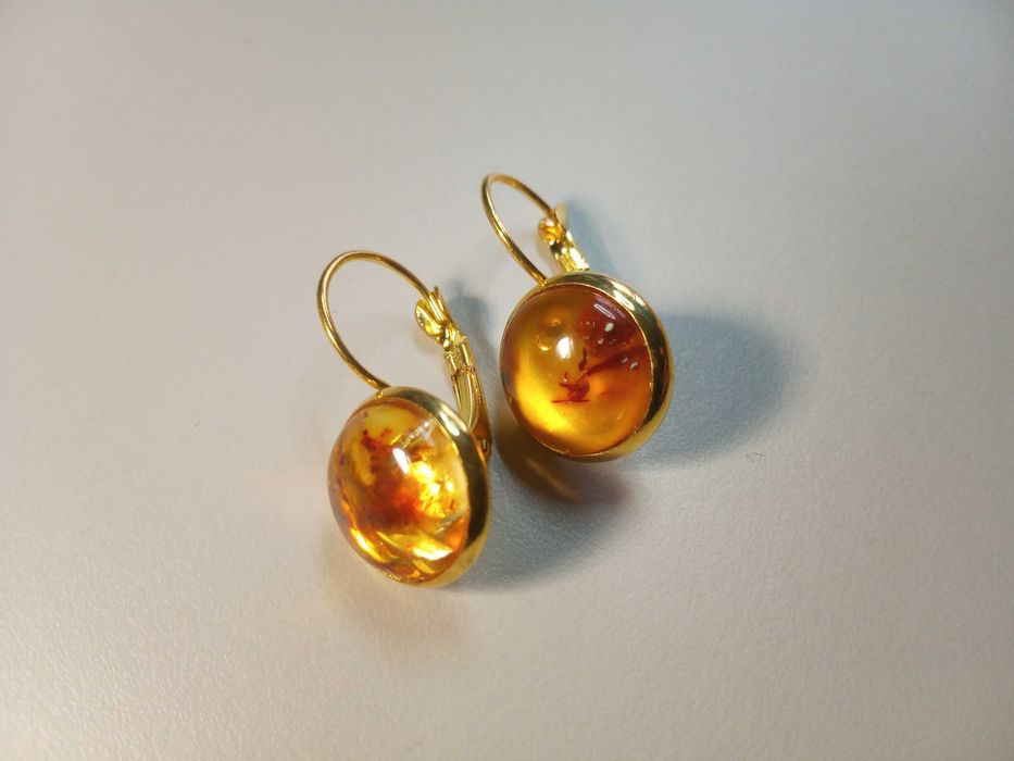 Сережки з камнем бурштина