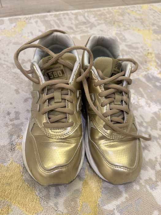 Tenis New Balance 580 Dourados