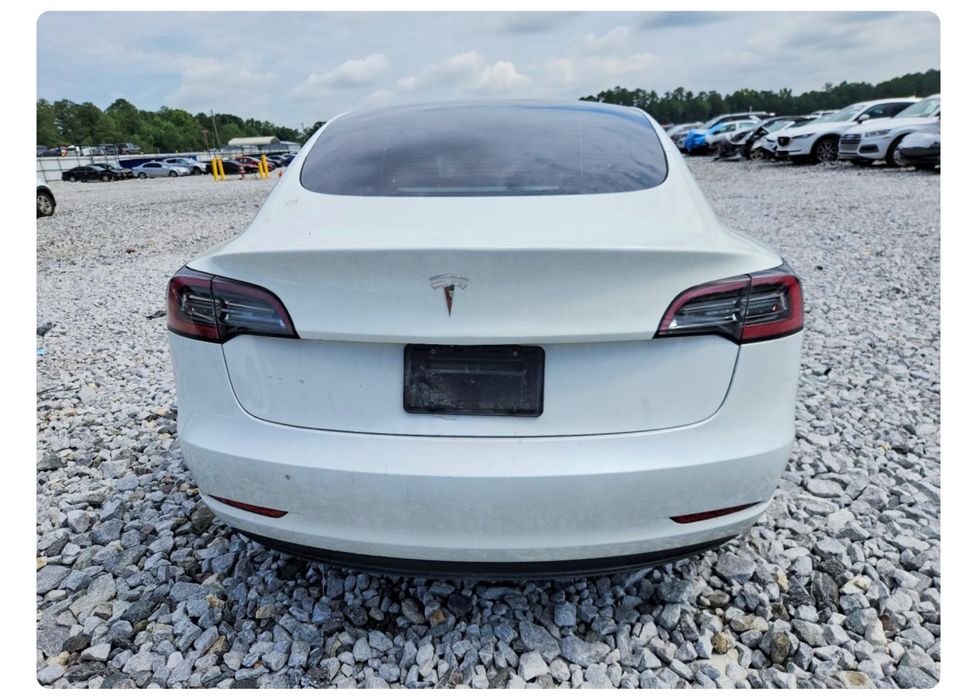 Tesla Model 3 / 2023