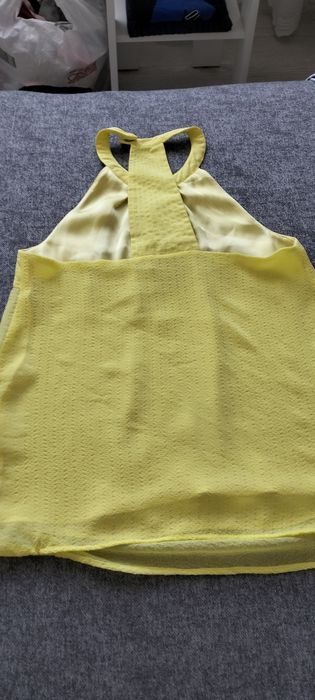 Letnia bluzeczka zapinana na szyi 36