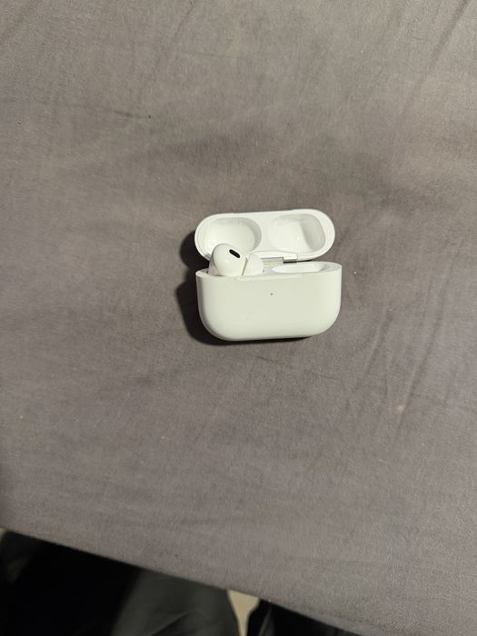 Auriculares Apple AirPods Pro (2.ª geração) com Caixa MagSafe (USB‑C)