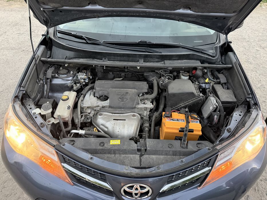 Toyota RAV 4 2013 2.5 автомат газ/бензин