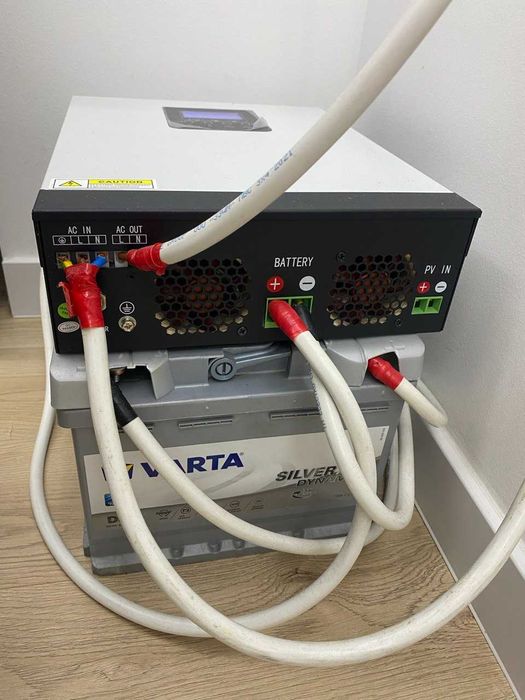 Інверторний зарядний пристрій HPS 3K-24V (3000VA / 2400W, 24V)