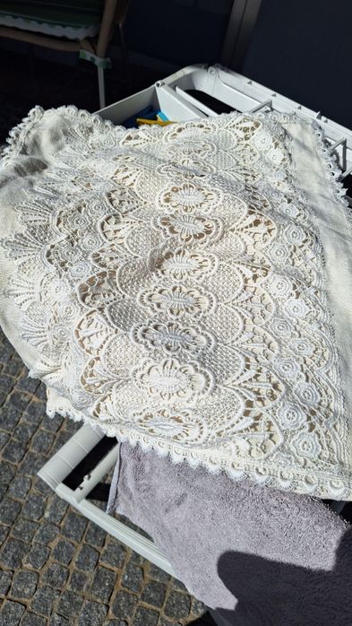 Vendo coberta de linho e renda