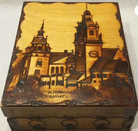 Bardzo stara piękna szkatułka