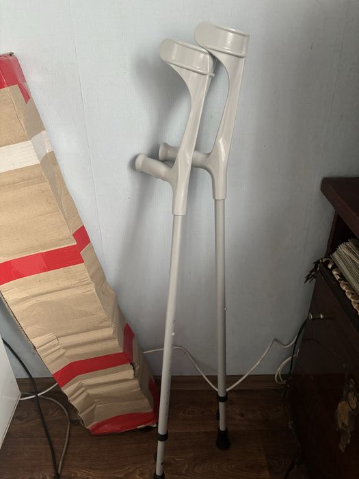 Костилі милиці підлокітні