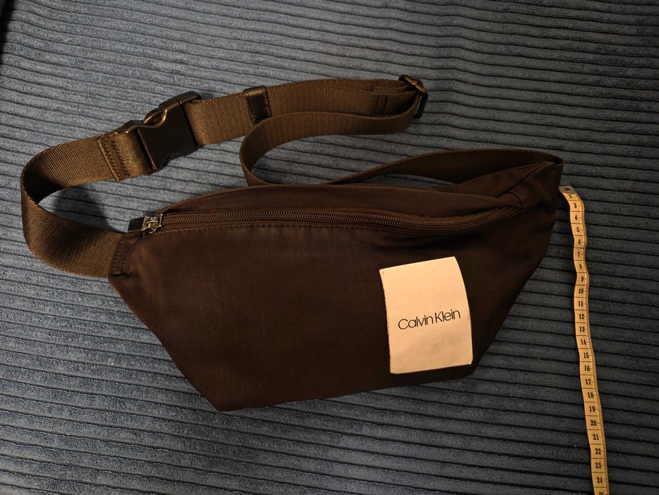 Oryginalna saszetka nerka torebka CALVIN KLEIN OKAZJA tanio czarna