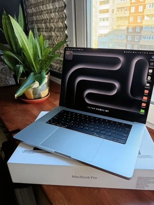 MacBook Pro 16 M4 Max 36GB RAM | 1TB SSD– Klawiatura RU/EN, Stan Bardzo Dobry