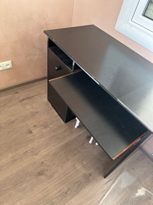 Стіл чорний офінний