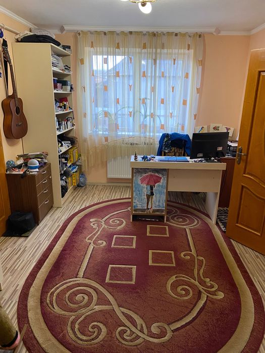 Продається житловий будинок у Закарпатті , м. Берегове .