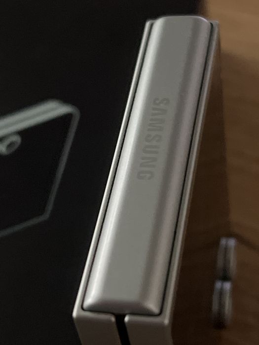 Samsung Flip6 12/256g отличное состояние,полный комплект