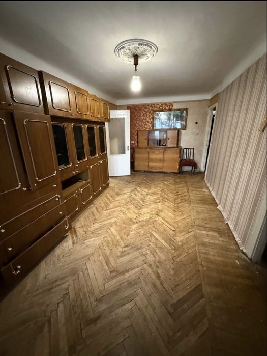 Продається 3 кімнатна квартира .