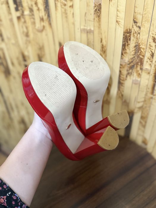 Шкірані лаковані туфлі 37 розмір