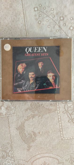 Cds duplos dos Queen e do Bruce Springsteen the river