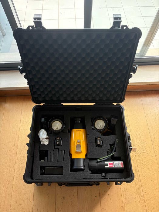 Kit Filmagem Subaquática Vintage Sony Marine Pack 75m Caixa estanque + Câmara DCR-TRV30E + Luzes
