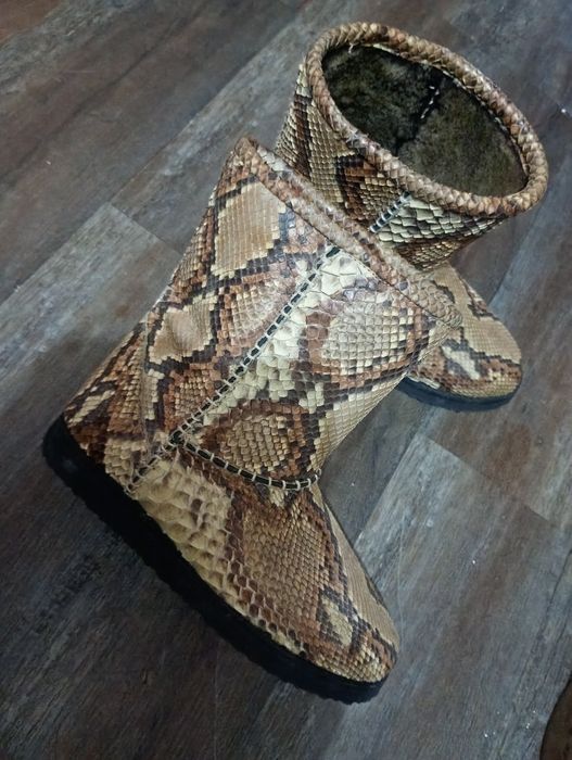 24см стелька. Угги, сапоги. Натуральная кожа питона
