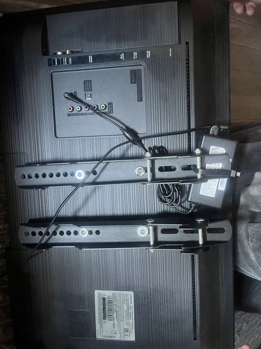 Телевізор samsung Ue32n5000ua з кранштейном