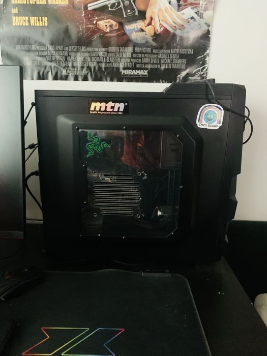 PC Gaming com Monitor Teclado e Rato