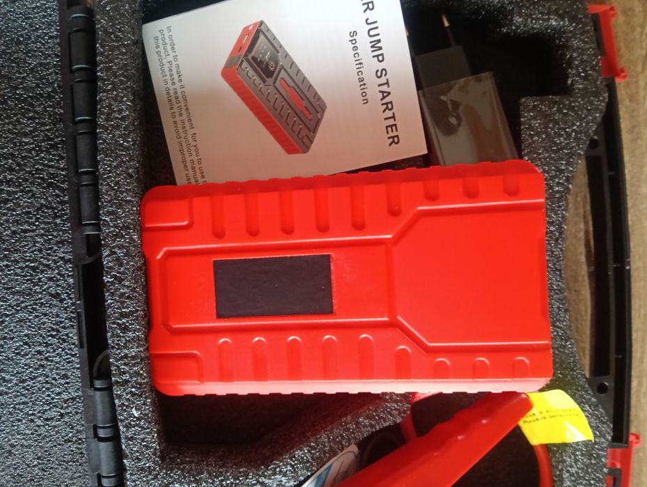 Booster do akumulatora 9800 mAh nowy w walizce