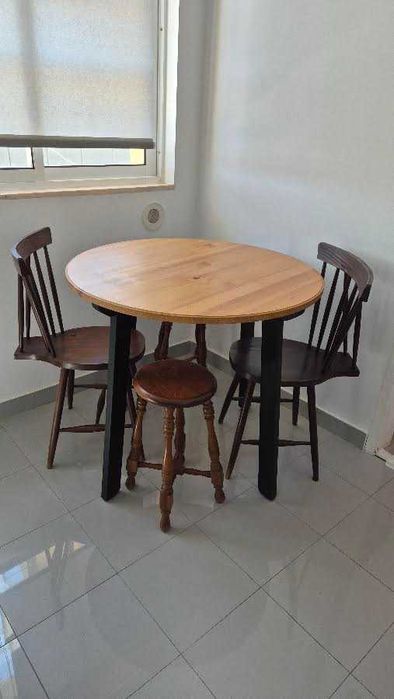 Mesa Redonda (IKEA) + 2 Cadeiras + 2 Bancos