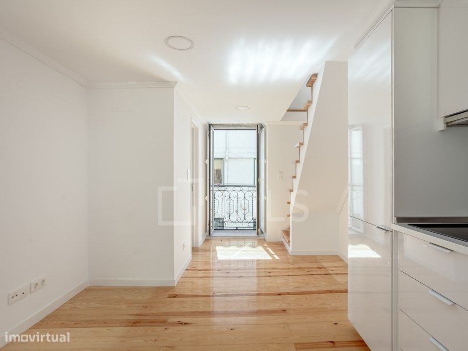 Apartamento T1 com luz natural e zona central, na Misericórdia, Lisboa