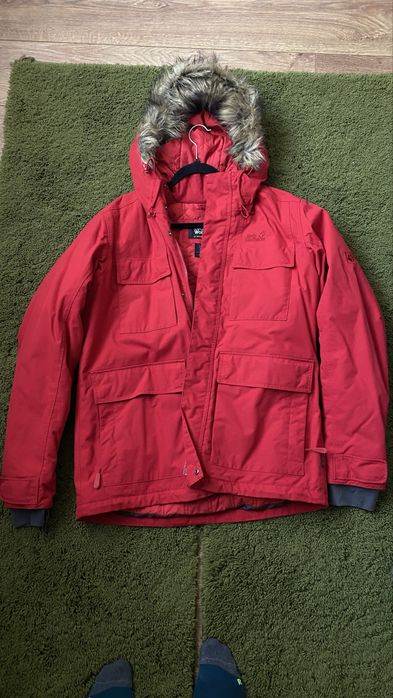 Зимова куртка Jack Wolfskin (розмір M, червона, парка з хутром)