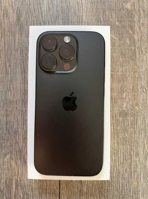 iPhone 16 Pro 128GB Black Titanium + Case